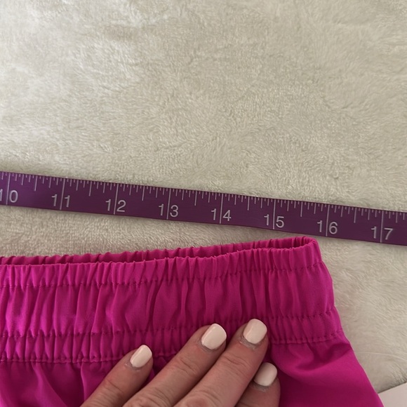 No Boundaries Fuchsia Active Shorts - Picture 5 of 8